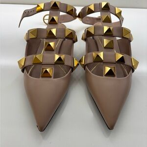 Valentino Garavani Roman stud flats in Tan